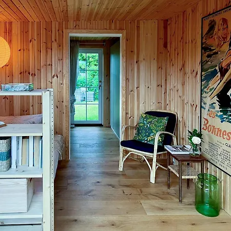 Authentic Cottage 150 M From North Beach Semesterbostad *