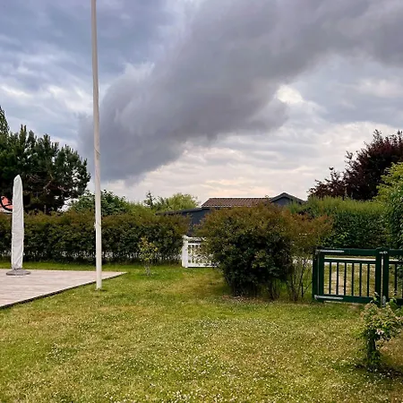 Authentic Cottage 150 M From North Beach Semesterbostad *