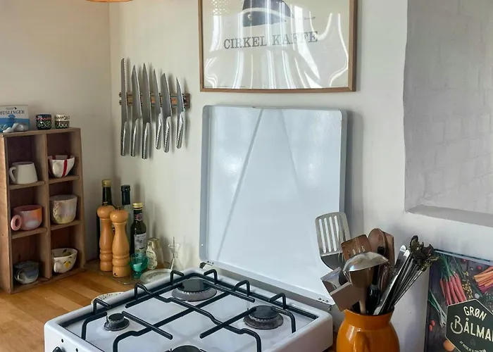 Authentic Cottage 150 M From North Beach Semesterbostad