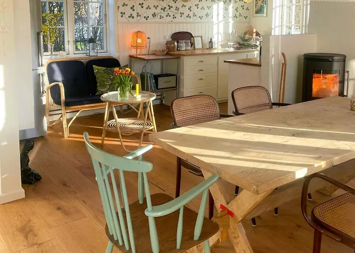 Authentic Cottage 150 M From North Beach Semesterbostad